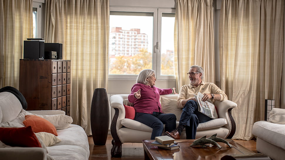 Homeserve 135 pareja periódico prensa |Homeserve