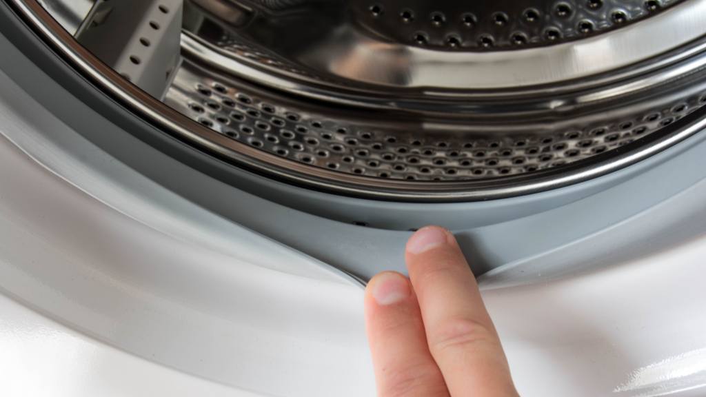 Cómo cambiar la goma de la lavadora | HomeServe