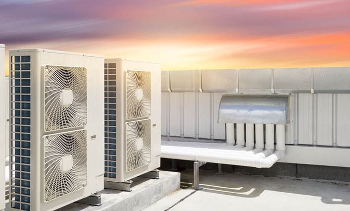 Cuatro unidades exteriores de aparatos de aire acondicionado