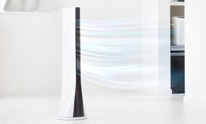 Un climatizador evaporativo en el salón de una casa