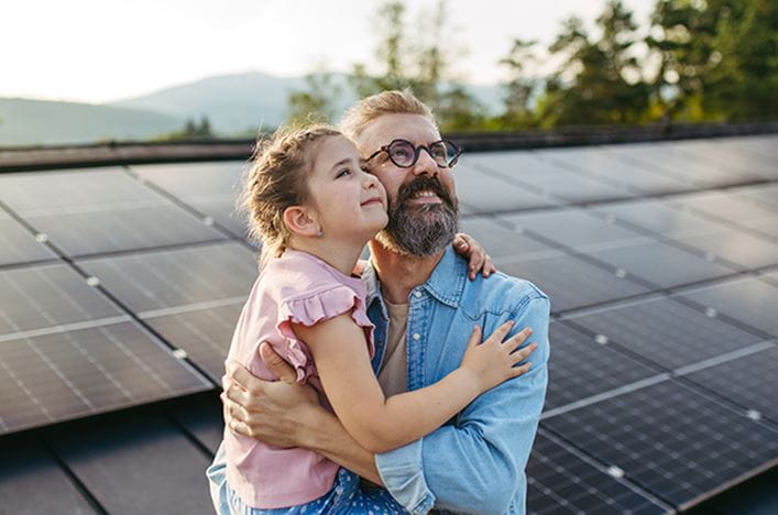 compromiso-familiar-con-el-medioambiente-energia-solar-para-un-futuro-mas-limpio