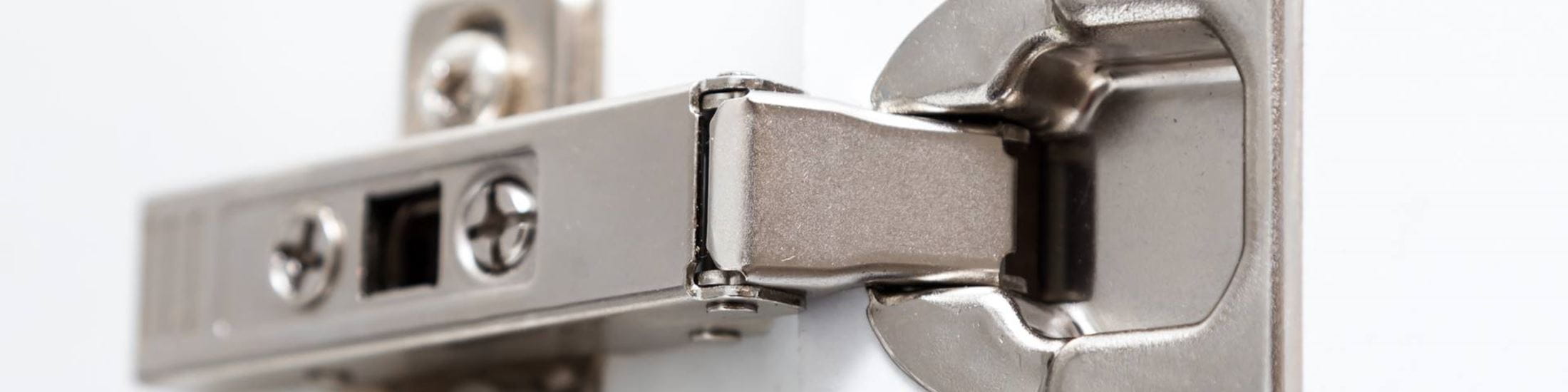 Bisagras para muebles de cocina tipos y colocación HomeServe Blog Bisagras para muebles de cocina tipos y colocación HomeServe Blog