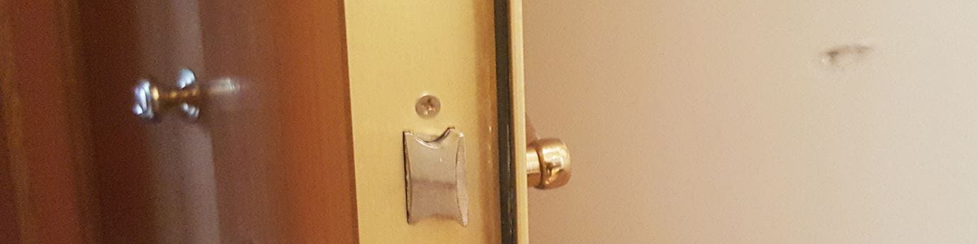 Cómo instalar topes en las puertas de tu casa
