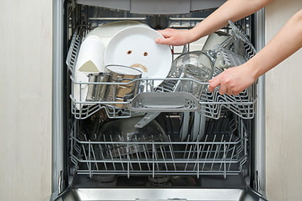 Algunas averías del lavavajillas pueden dar lugar a una limpieza desigual