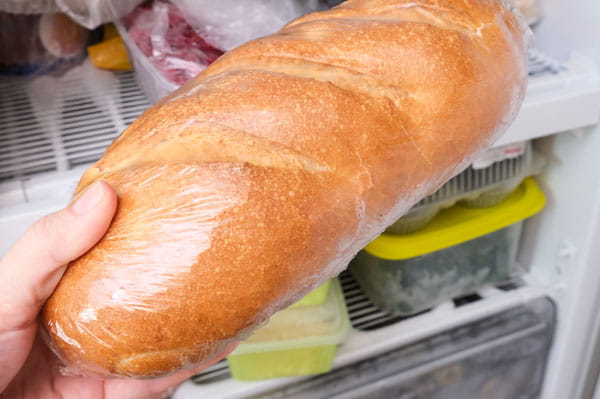 Pan descongelado en una nevera que no enfría lo suficiente
