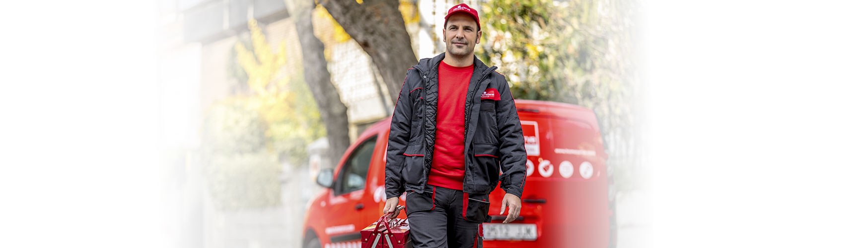 Técnico de HomeServe reparando una calentador