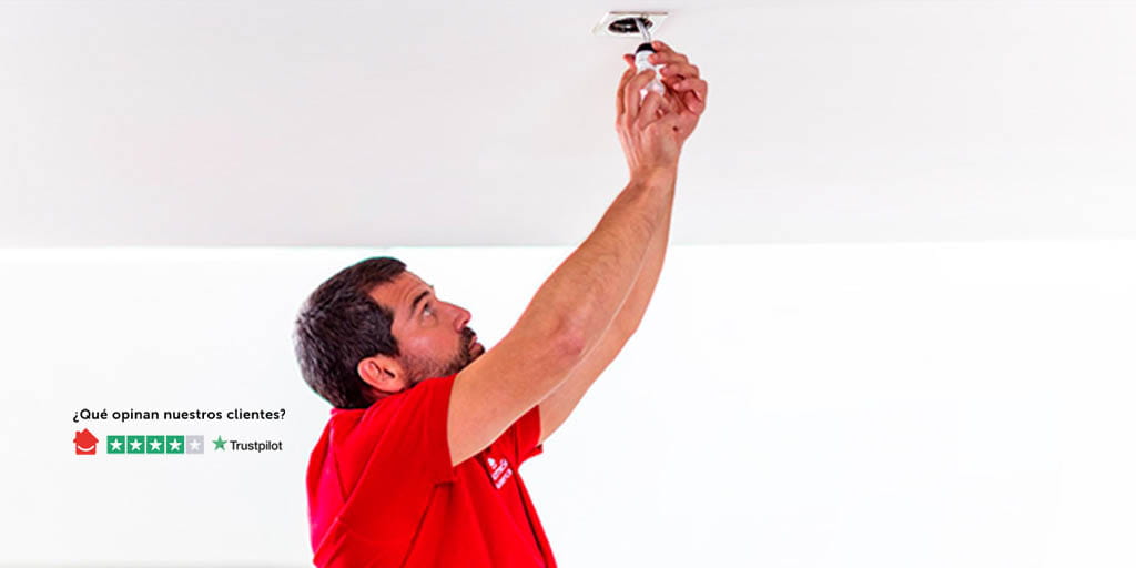 Colgar una lámpara de techo sin agujeros