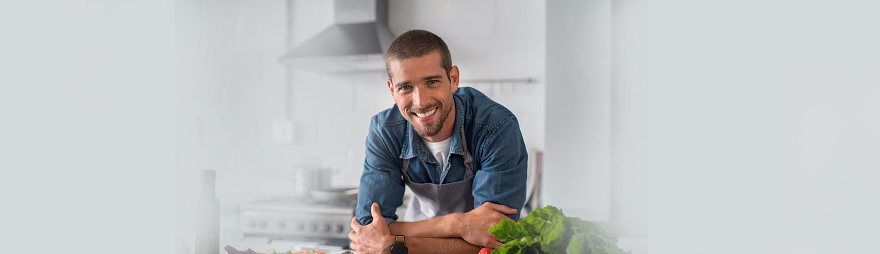 Chico joven en cocina | HomeServe