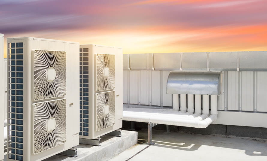 Cuatro unidades exteriores de aparatos de aire acondicionado