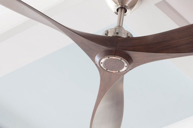 Un ventilador de techo perfectamente instalado